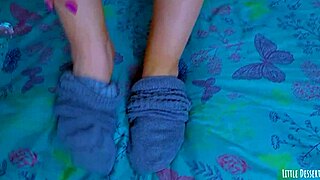 hey, check teeny mani nails sliding glass dildo on soles... hot! 🔥