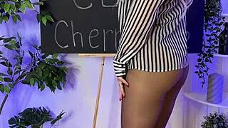 uhh i’m so into this sexy mature in sheer brown pantyhose at nylon club