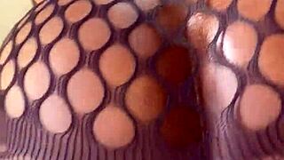 Petite Bubble Butt Babe Rides Dildo in Homemade Clip