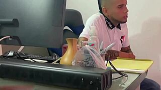 Jefe bangs young universitaria begging for a job opportunity