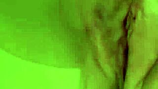 sabrinafoxy from colombia bathing hot, showing pussy and ass ready for anal