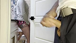 Girlfriend shocks by fucking plumber bigmax8inch and draining his pipe with a messy finish