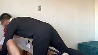 想要大鸡巴猛操你骚货喉咙吗？