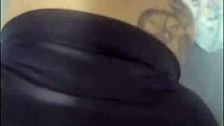 Casal doing amateur sex, the wife does a sexy striptease
