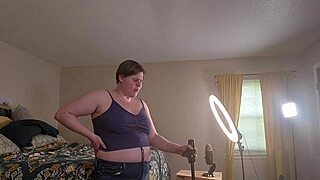 filming bts with clara crisp, curvy milf in giantess fetish vid! 😜