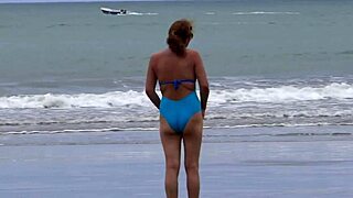 I'm turned on at the beach, fucking strangers