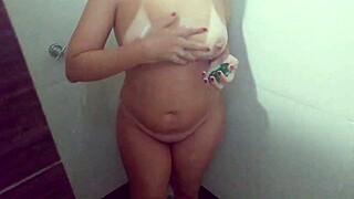 the best momments of my wife in the shower she invits a freind karina and lucas