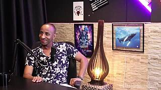 Negra Safada Sucks Negro's Cock in Wild Session. Top Delícia Action!