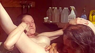 Eating and fucking hard on the washing machine