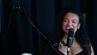 Gaúcha Yasmin Sheer Red in Transsexual Street Action