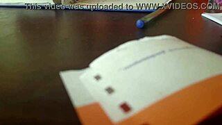 Mi Hermanastra Visita y Descubro Que No Tiene Bragas