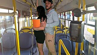 拉丁骚妹公车里被狠操翻天！