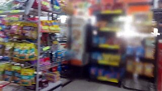 ajudei essa garota com compras e explorei seu cuzinho apertado em troca.