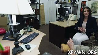 害羞骚货商店比赛弯腰挨猛狗交