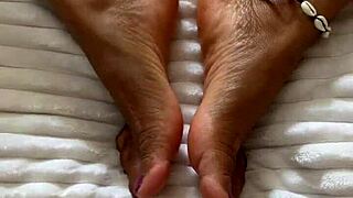 my hole so tight it makes his cock white 😩