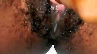 En-Chan Guides Three-Finger Technique in Wild Lesson