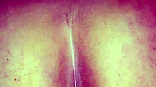 la puta del barrio me dijo que le suba el volumen al tv para que los vecinos no escuchen sus gemidos y como le doy recio con mis huevos en su panocha