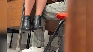 Me masturbo en la cara de mi cuñada y se traga toda mi leche