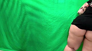 Suegra caliente shows off huge curvy ass on camera for all to see