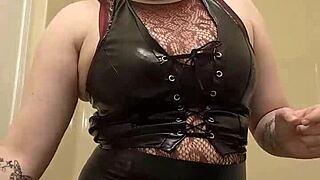 I insert Lovesense while putting on makeup 😍