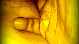 Mi vecino me mete los dedos en la pucha mientras mi marido trabaja 24 horas