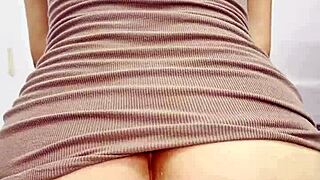 Me encanta poner a mi novia de espaldas para ver su culo rebotar