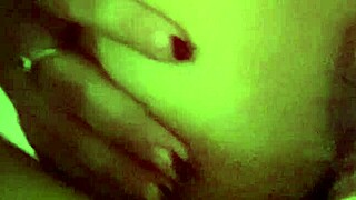 La mejor amiga de mi novia me deja follarla mientras viene - porno en español