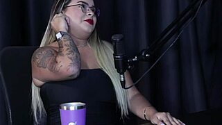 Porn's easy? Suellen Barrar masturbates daily with fetish!