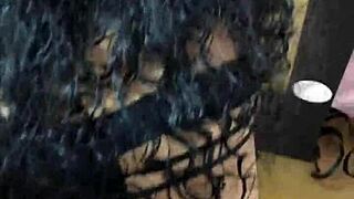 I meet a mature woman with good buttocks on the bus she likes young ones and invites me home