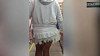 tenía ganas de tomar algo y me dejaron plantada pero un desconocido me convence y me propone coger en su habitación a cambio de comprarme un trago