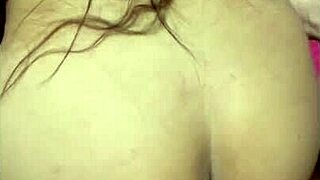 Ei, veja essa vadia árabe com bunda enorme levando pica do dono da padaria em doggystyle, gozando na bunda!