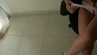 le propongo un juego cachondo a mi cu�ada de 18 a�os y acaba con mi verga destrozando su co�o