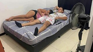 A Mi Cuñada Le Encanta Sacarme La Leche Me Busca Incluso Cuando Estoy Viendo Tv Y Me Corro En Sus Tetas