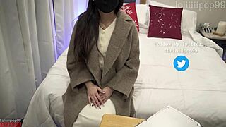 家妓女脱衣游戏以激烈高潮结束