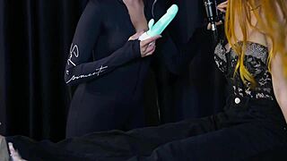 Ruiva safada mostra como é o seu sexo oral e tem os peitos chupados jhocy sheer red