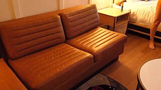 饥渴热妻度假吸吮操陌生人😍