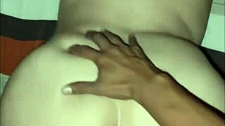 Hey, I invited that big-ass neighbor over for Netflix movie night 🍿