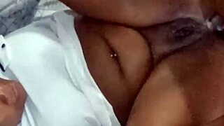 Chupando a buceta peluda da minha puta