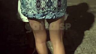 casada conhece dois novinhos na balada apronta na frente do corno leva eles embora pro carro e depois fode na rua completo red