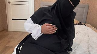 Arab MILF Jasmine MASTURBATING without panties, homemade scene.