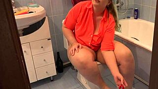 Plump milf fingers hairy pussy on toilet