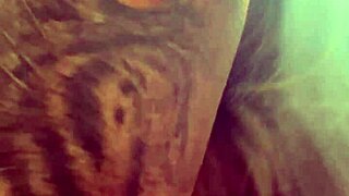 vi um vizinho me olhando, fiquei com tesao e chamei o corno do meu marido pra chupar ele