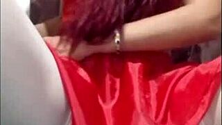 La mama noel m�s puta se coge todos sus agujeros con su dildo hasta terminar en un squirt