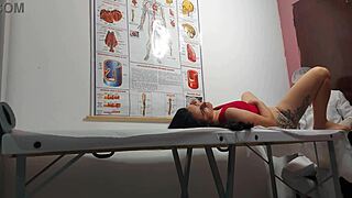 Gynecologist fingers patient's asshole and fucks her! 😏