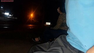 sério eu corro o risco de colocar meu pau na frente dessa mulher esperando o ônibus veja oque ela fez