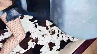 i'm this beautiful mature submissive with fire inside, loving anal doggystyle.