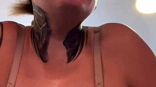 Influencie Famosa Não Percebe Que Foi Treinar de Sutiã na Academia os Marombas Passava e Ficava Olhando Ela Toda Molhadinha Que Escorria Pelas Pernas Até a Buceta Molhar