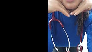 Porno real de enfermera latina en servicio hospitalario la muy zorra hace porno casero en la oficina del jefe