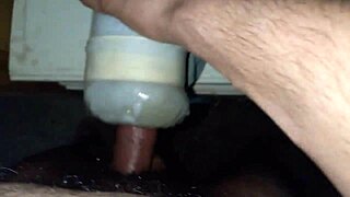 Cuming on top of a homemade pussy summer wank