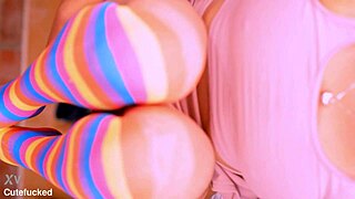 La mejor amiga y el profesor se encontraron en su sala y no pudieron parar